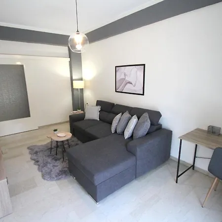 Renovated 2 Bedroom In *