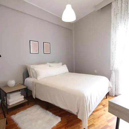 Apartamento Newly Renovated 2 Bedroom In Kozani