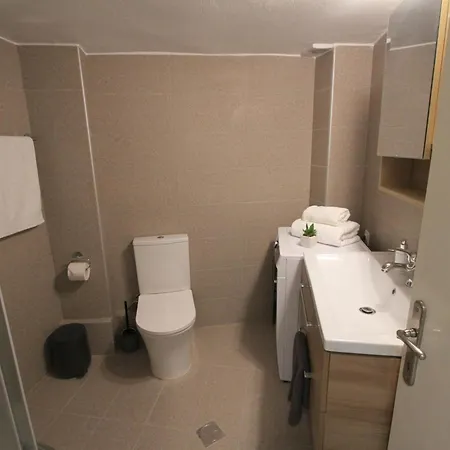 Renovated 2 Bedroom In Apartamento