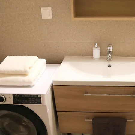 Renovated 2 Bedroom In