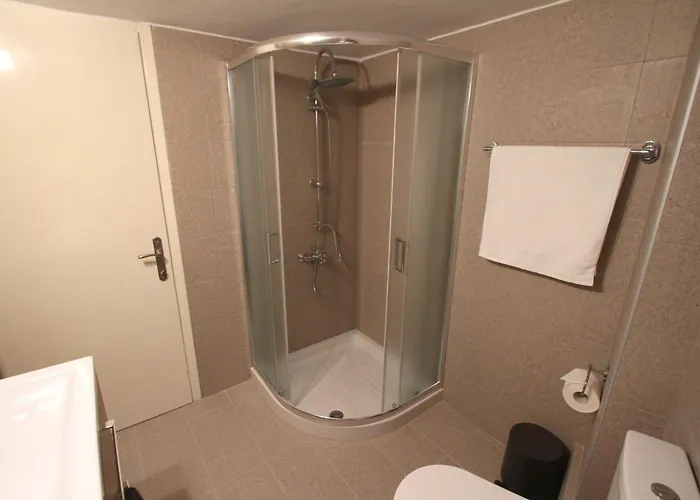 Newly Renovated 2 Bedroom In
